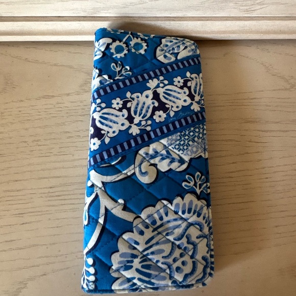 Vera Bradley Blue Lagoon print passport travel wallet - Picture 4 of 4